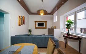 Schöne Ferienwohnung mit kleiner Terasse