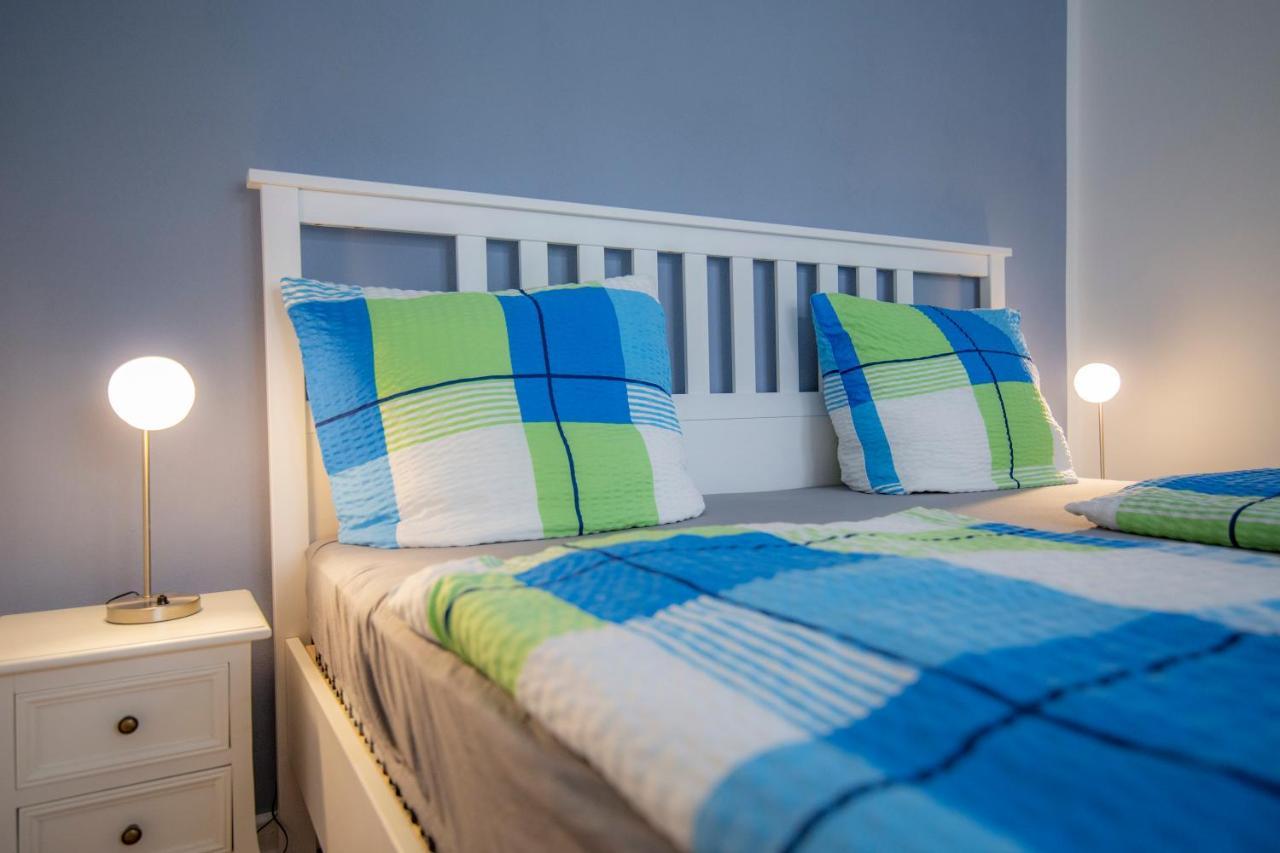 Schöne Ferienwohnung mit kleiner Terasse Klotten Exterior foto