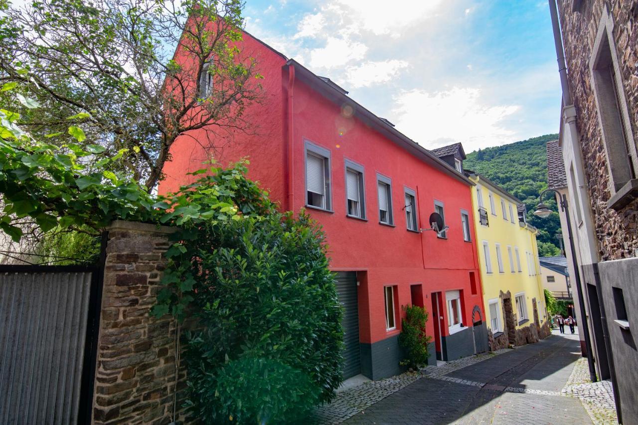 Schöne Ferienwohnung mit kleiner Terasse Klotten Exterior foto