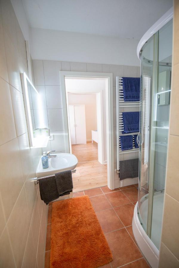Schöne Ferienwohnung mit kleiner Terasse Klotten Exterior foto