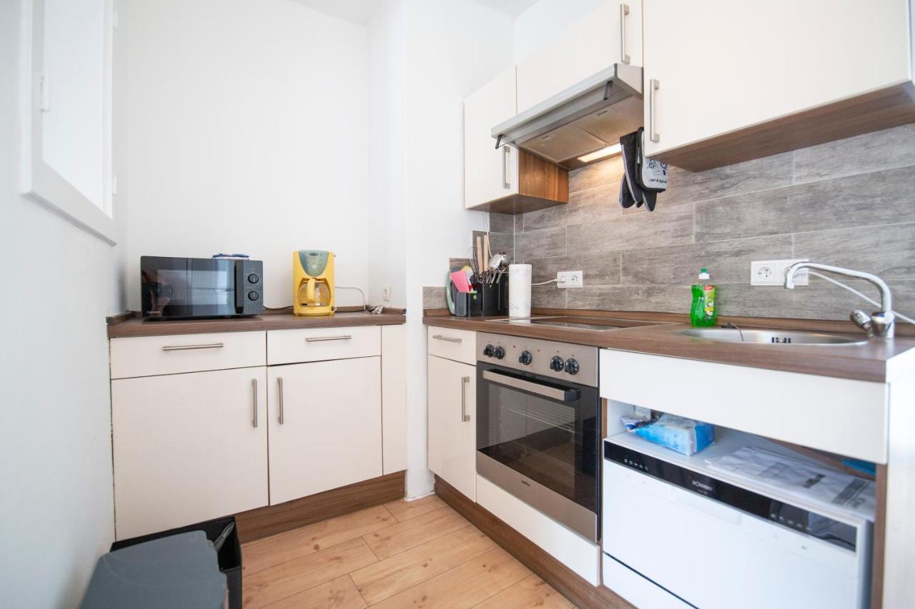 Schöne Ferienwohnung mit kleiner Terasse Klotten Exterior foto