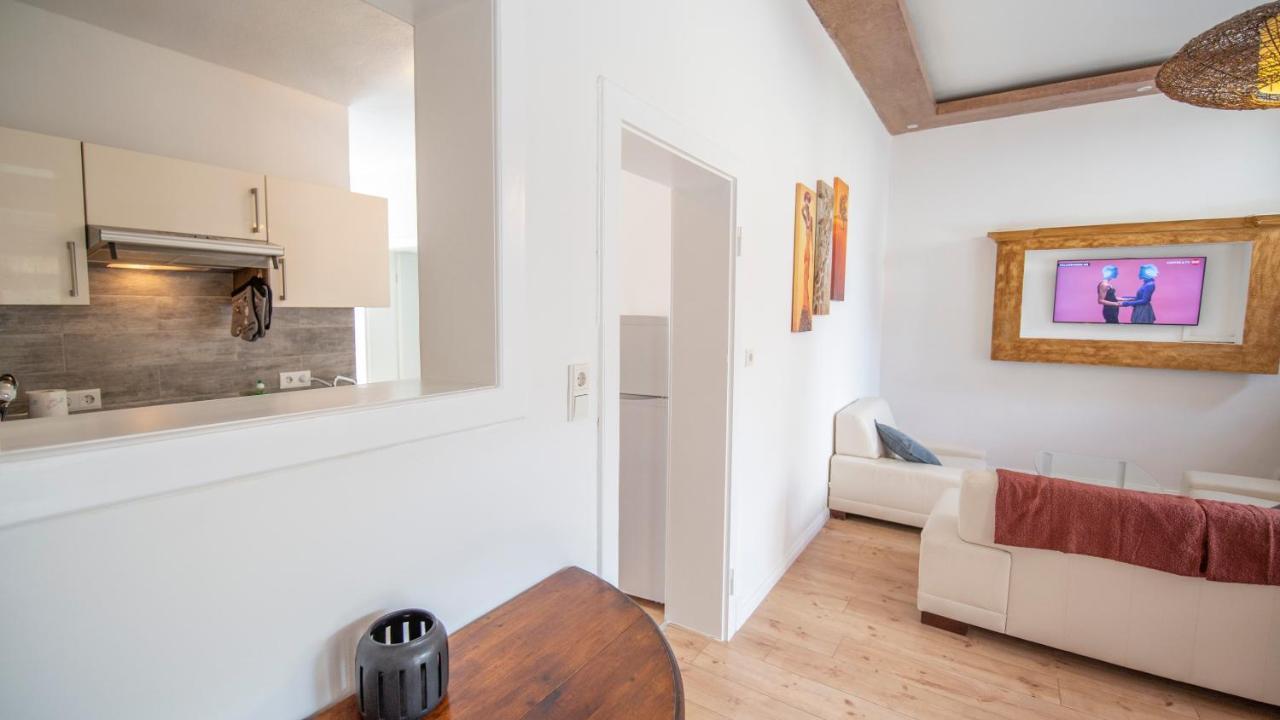Schöne Ferienwohnung mit kleiner Terasse Klotten Exterior foto