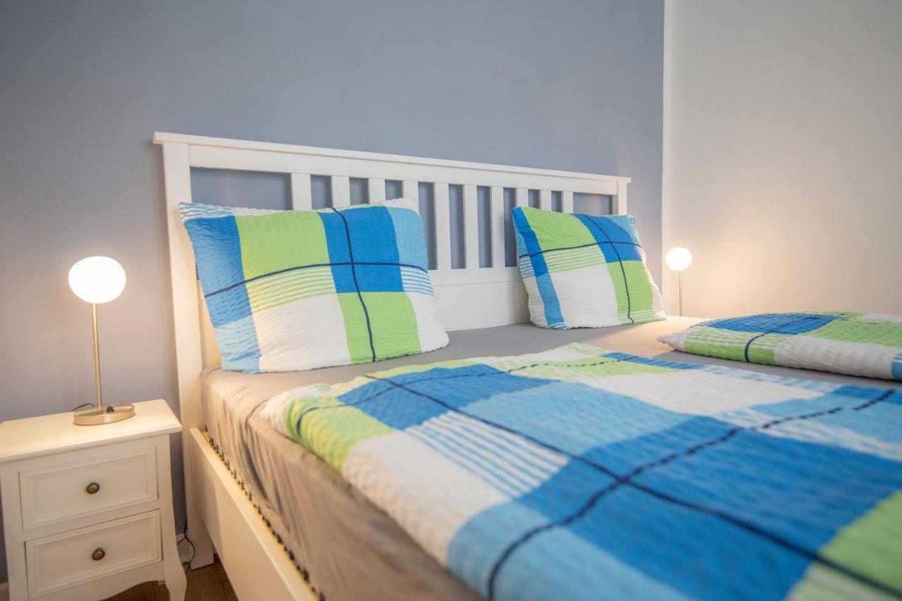 Schöne Ferienwohnung mit kleiner Terasse Klotten Exterior foto